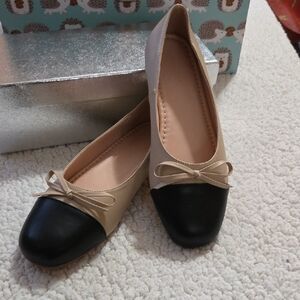 NWOT LADIES FLATS